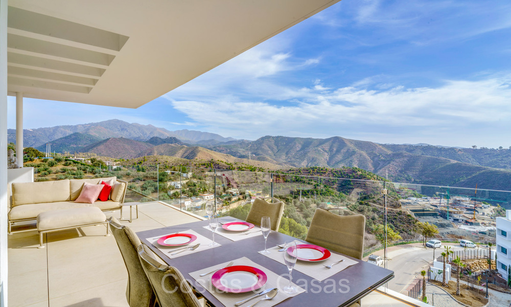 Move-in ready, contemporary apartment with sea views for sale in a gated community located in the hills of Marbella 73479