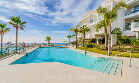 Move-in ready, contemporary apartment with sea views for sale in a gated community located in the hills of Marbella 73481