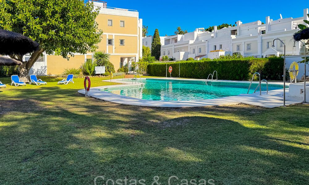 Quality renovated garden apartment for sale, bordering a leading golf course in La Quinta, Benahavis - Marbella 73564