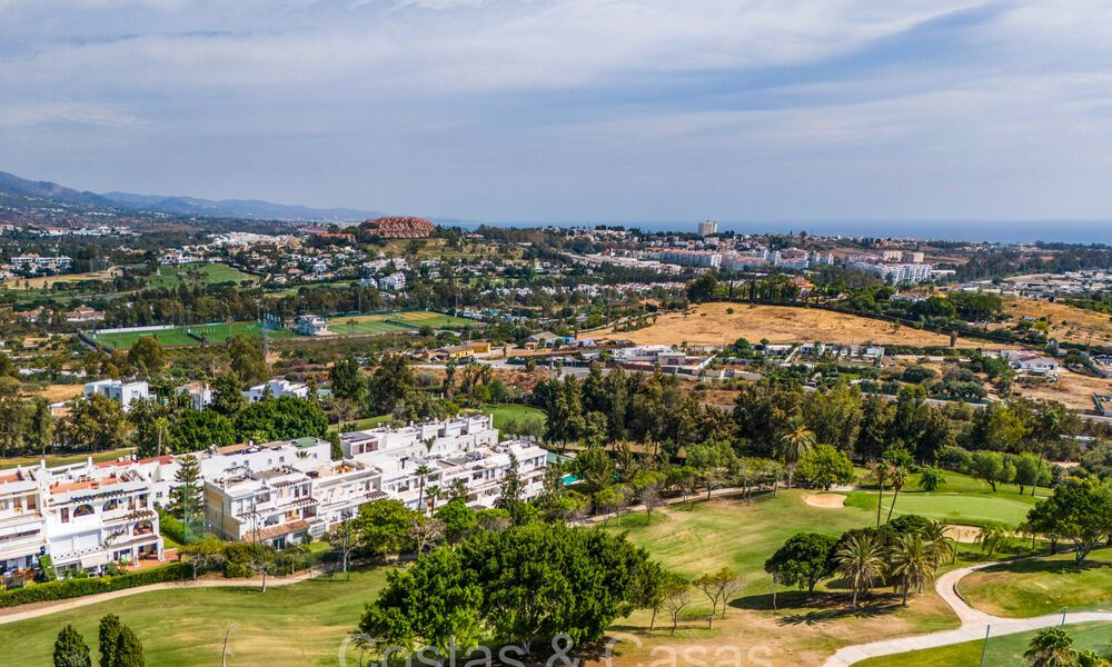 Quality renovated garden apartment for sale, bordering a leading golf course in La Quinta, Benahavis - Marbella 73566