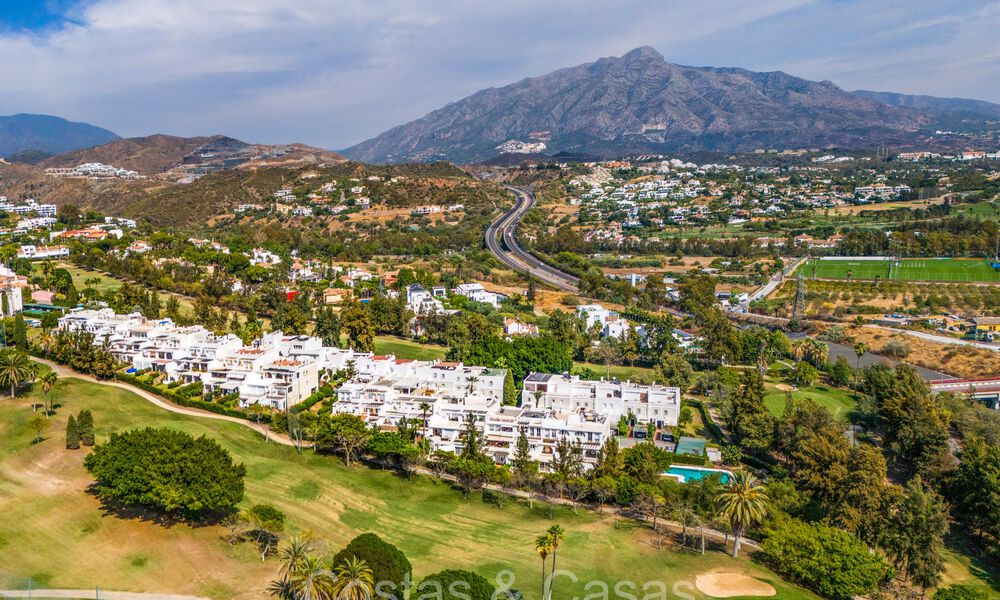 Quality renovated garden apartment for sale, bordering a leading golf course in La Quinta, Benahavis - Marbella 73567