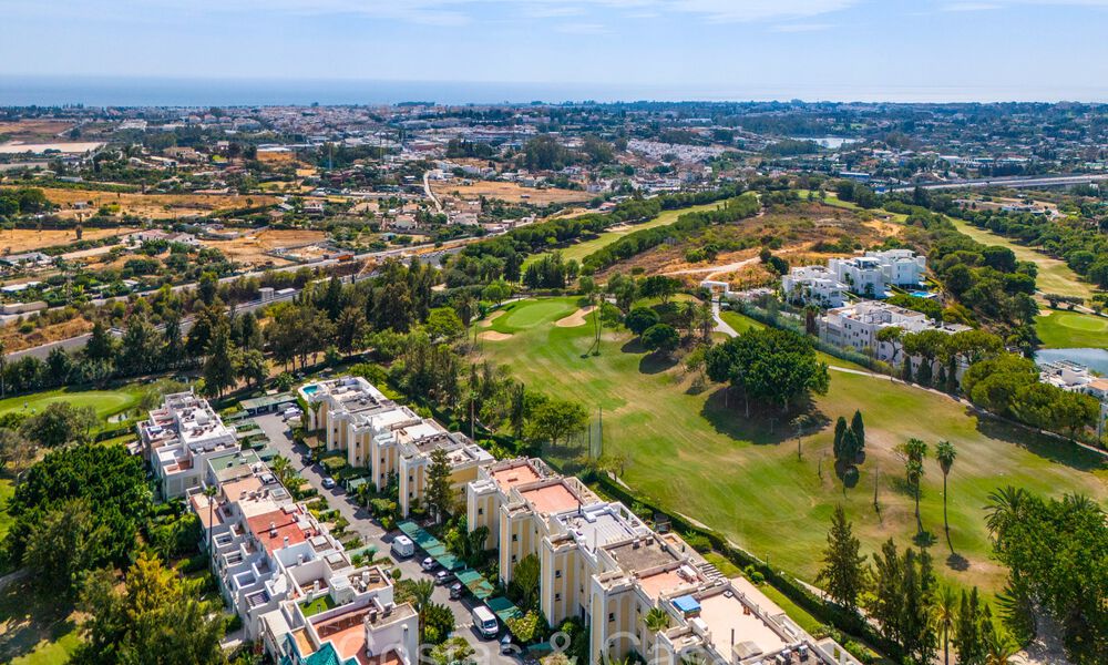 Quality renovated garden apartment for sale, bordering a leading golf course in La Quinta, Benahavis - Marbella 73568