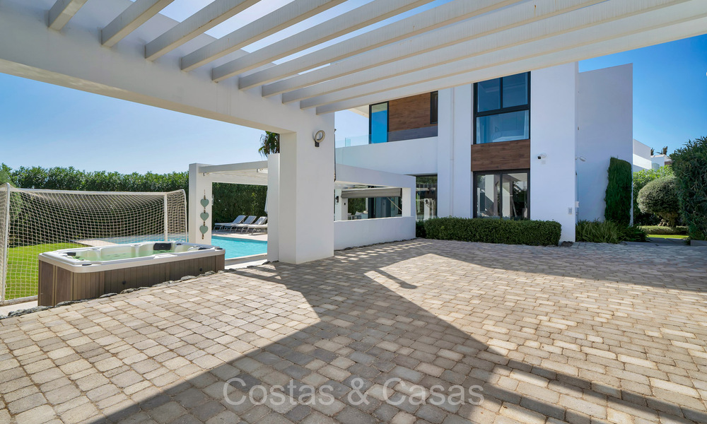 Stunning modern luxury villa for sale in a prime residential area on the New Golden Mile between Marbella and Estepona 73760