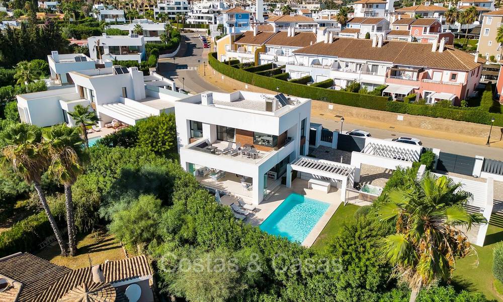 Stunning modern luxury villa for sale in a prime residential area on the New Golden Mile between Marbella and Estepona 73762