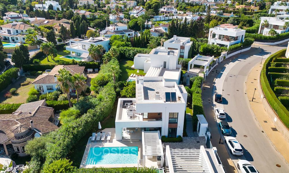 Stunning modern luxury villa for sale in a prime residential area on the New Golden Mile between Marbella and Estepona 73763