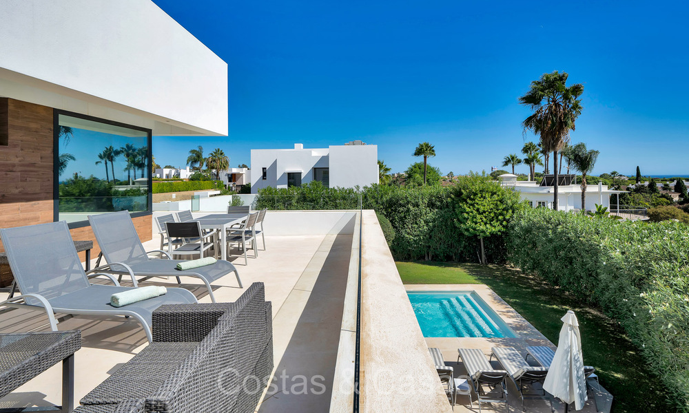 Stunning modern luxury villa for sale in a prime residential area on the New Golden Mile between Marbella and Estepona 73787