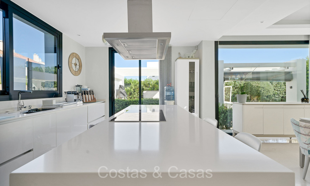 Stunning modern luxury villa for sale in a prime residential area on the New Golden Mile between Marbella and Estepona 73811