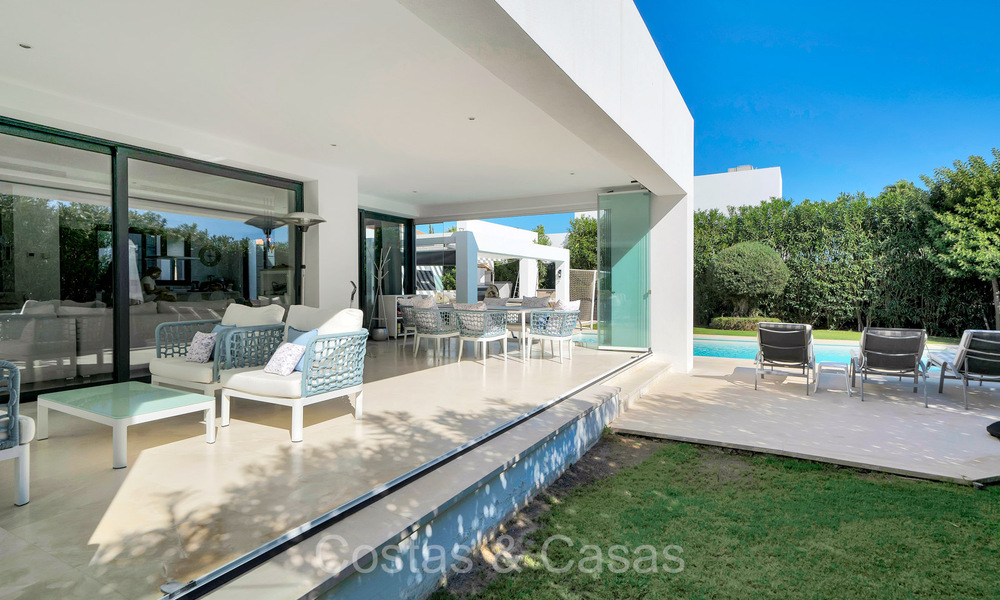 Stunning modern luxury villa for sale in a prime residential area on the New Golden Mile between Marbella and Estepona 73820