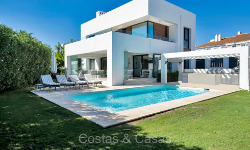 Stunning modern luxury villa for sale in a prime residential area on the New Golden Mile between Marbella and Estepona 73823