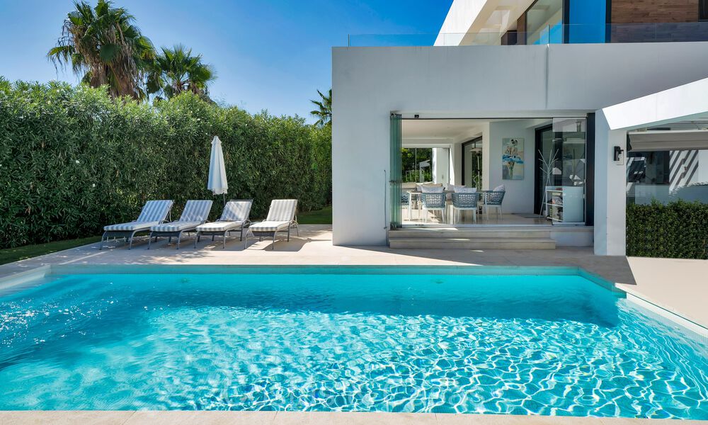 Stunning modern luxury villa for sale in a prime residential area on the New Golden Mile between Marbella and Estepona 73824