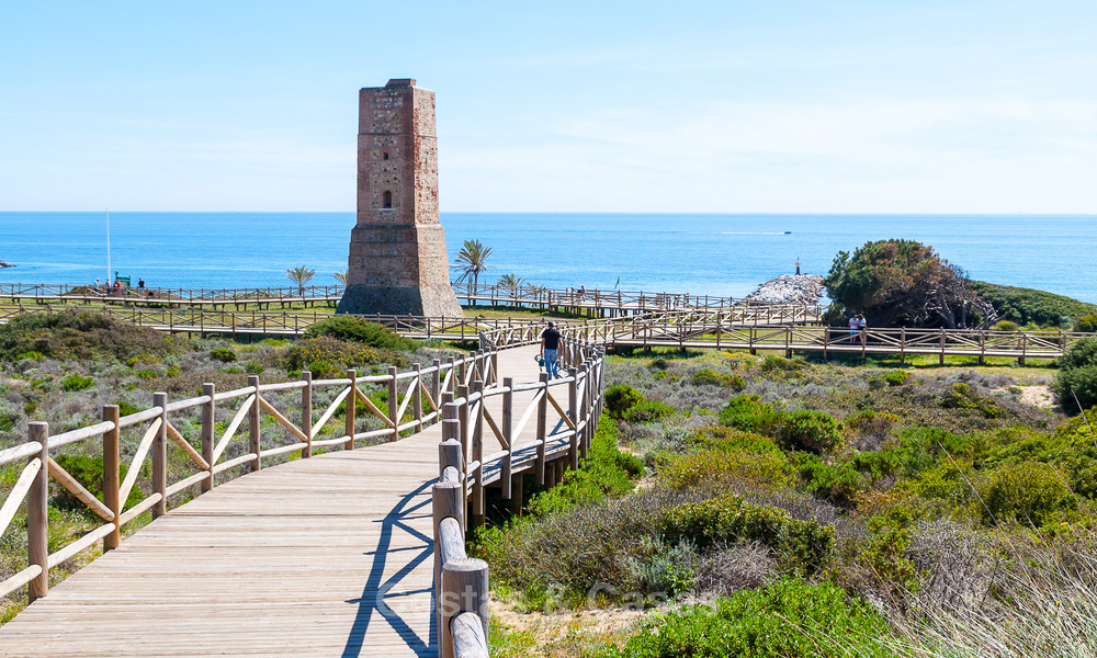 Advanced new build apartments with panoramic sea views for sale in Cabopino, east Marbella 73578