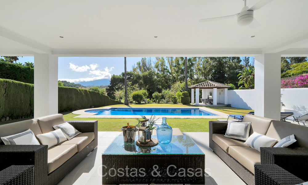 Spacious Mediterranean style family villa for sale, frontline golf on the New Golden Mile, Marbella - Benahavis 73625