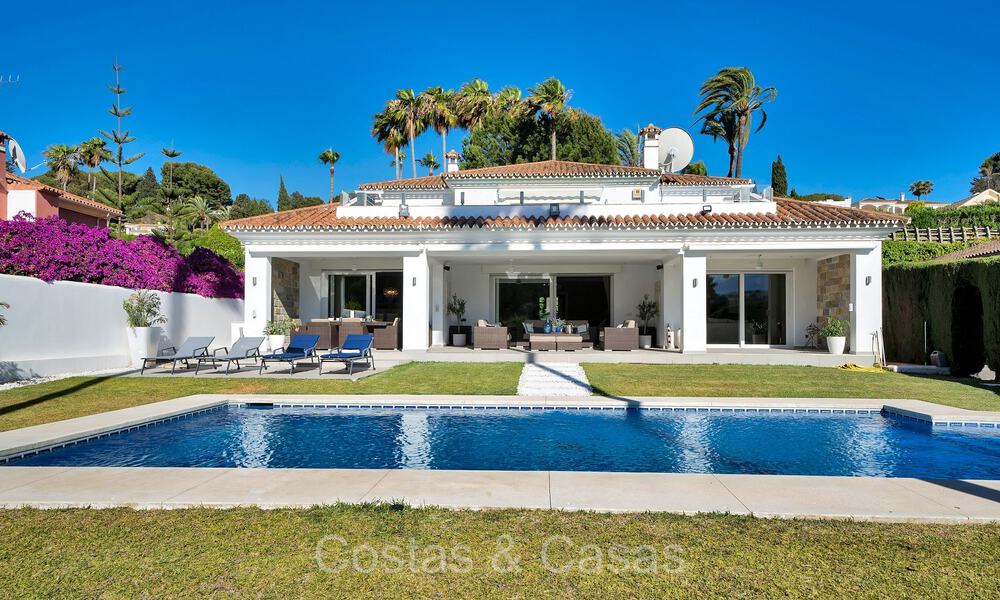 Spacious Mediterranean style family villa for sale, frontline golf on the New Golden Mile, Marbella - Benahavis 73635