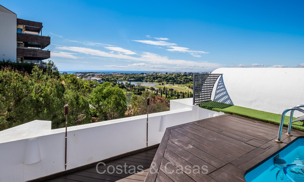 Modern frontline golf penthouse with stunning golf and sea views for sale in a 5* golf resort in Marbella - Benahavis 73685