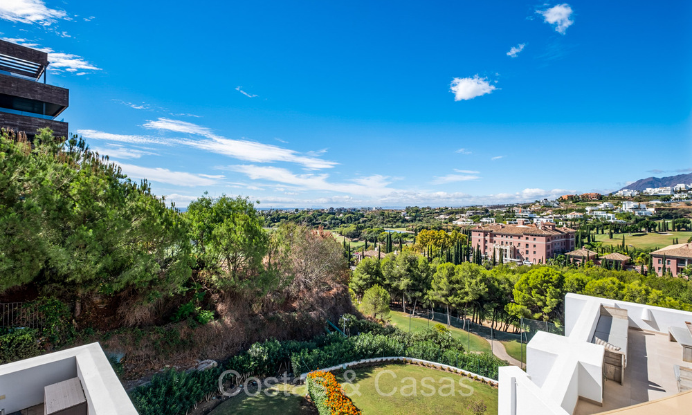 Modern frontline golf penthouse with stunning golf and sea views for sale in a 5* golf resort in Marbella - Benahavis 73696