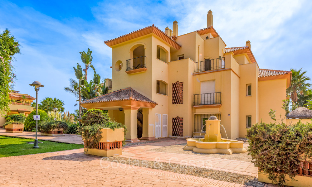 3 bedroom apartment for sale within walking distance to Puerto Banus and the beach in a gated community in Nueva Andalucia, Marbella 73703