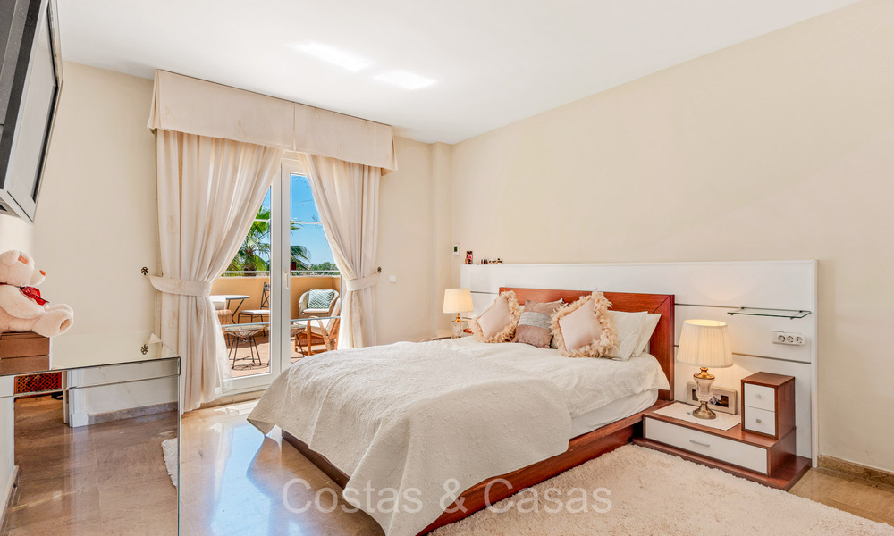 3 bedroom apartment for sale within walking distance to Puerto Banus and the beach in a gated community in Nueva Andalucia, Marbella 73712