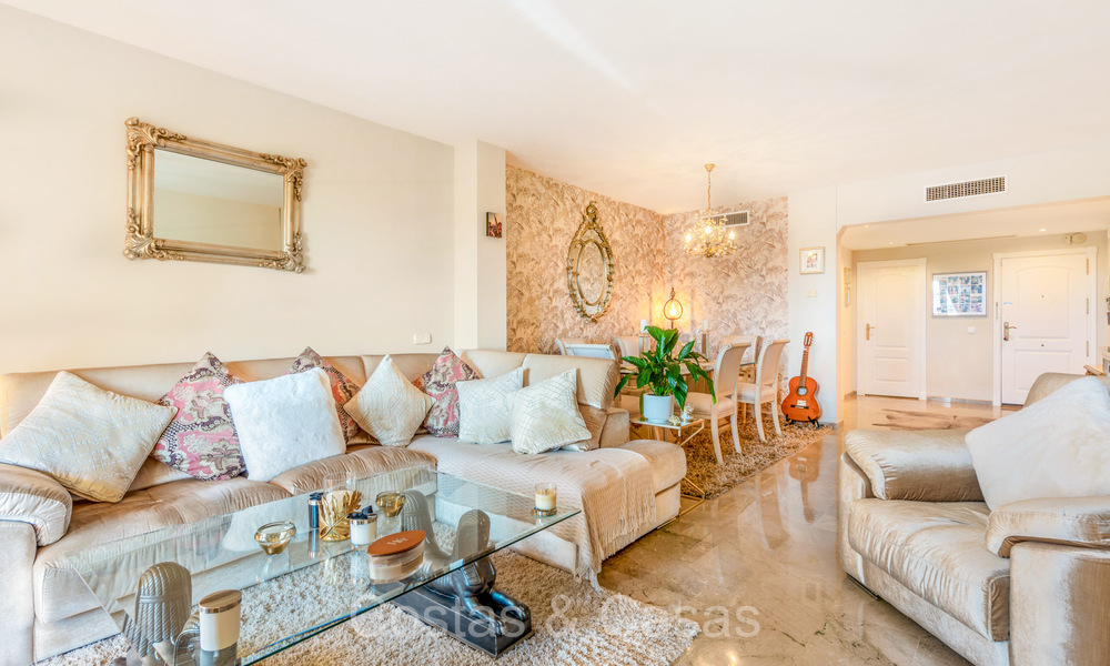 3 bedroom apartment for sale within walking distance to Puerto Banus and the beach in a gated community in Nueva Andalucia, Marbella 73722