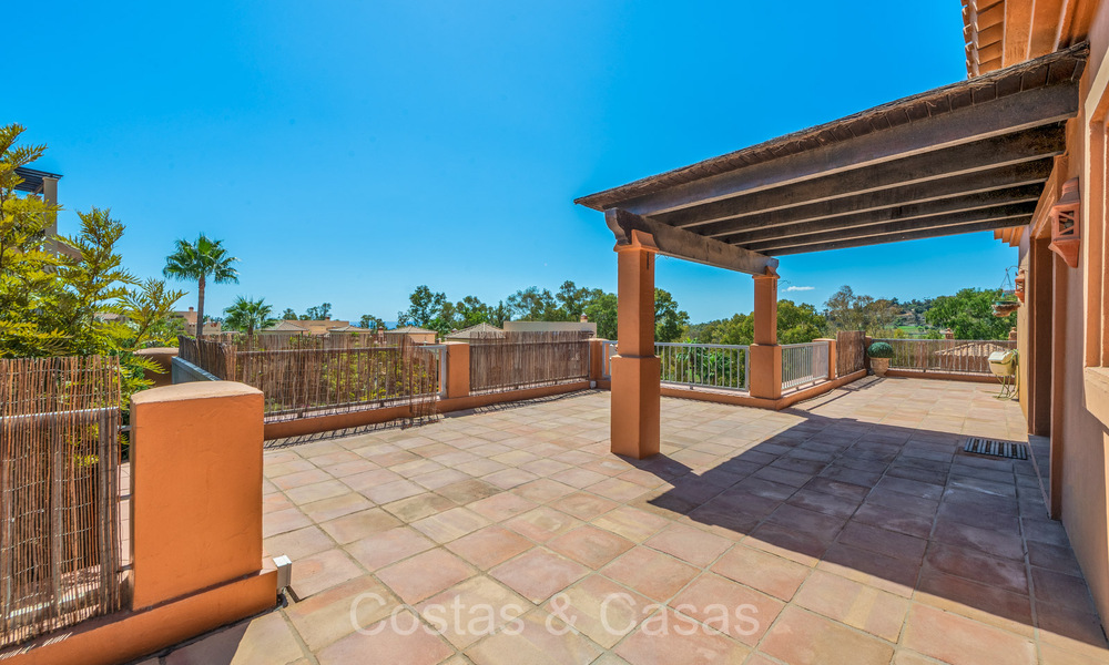 Stunning corner penthouse with magnificent views for sale in a gated complex in Benahavis - Marbella 73734