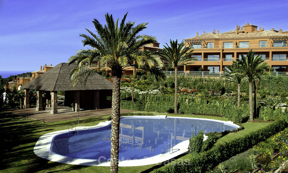 Stunning corner penthouse with magnificent views for sale in a gated complex in Benahavis - Marbella 73830