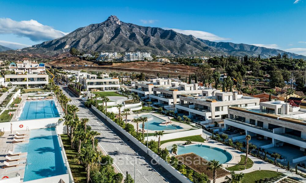 Move-in ready, prestigious duplex apartment for sale in a chic resort-style residential complex on Marbella’s Golden Mile 73835