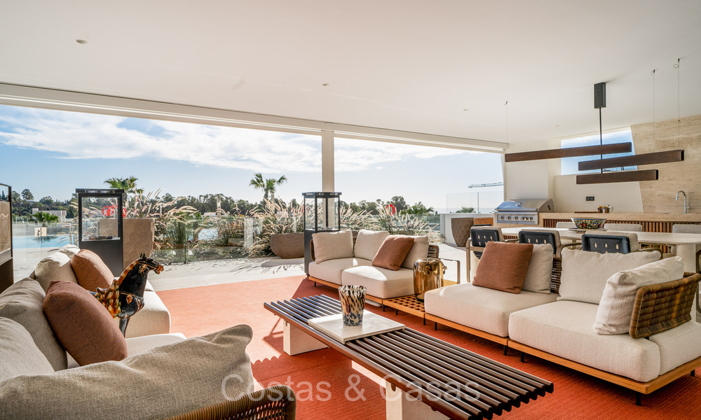 Move-in ready, prestigious duplex apartment for sale in a chic resort-style residential complex on Marbella’s Golden Mile 73841