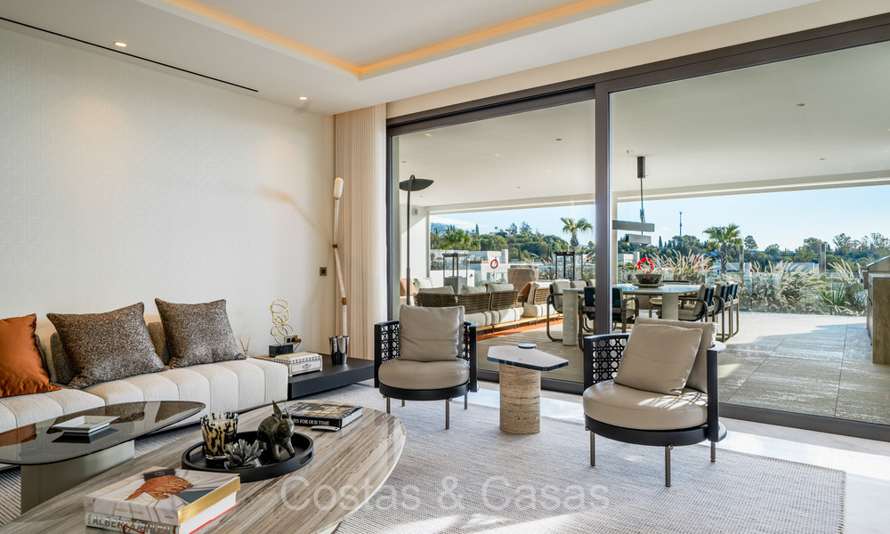 Move-in ready, prestigious duplex apartment for sale in a chic resort-style residential complex on Marbella’s Golden Mile 73862