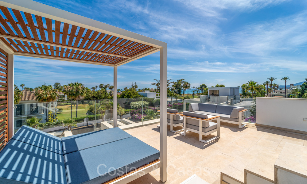 Elegant, modern luxury villa for sale walking distance to the beach on the New Golden Mile between Marbella and Estepona 73940