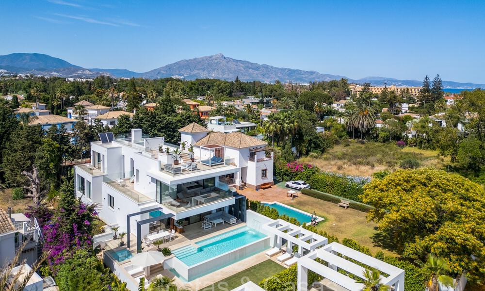 Elegant, modern luxury villa for sale walking distance to the beach on the New Golden Mile between Marbella and Estepona 73941