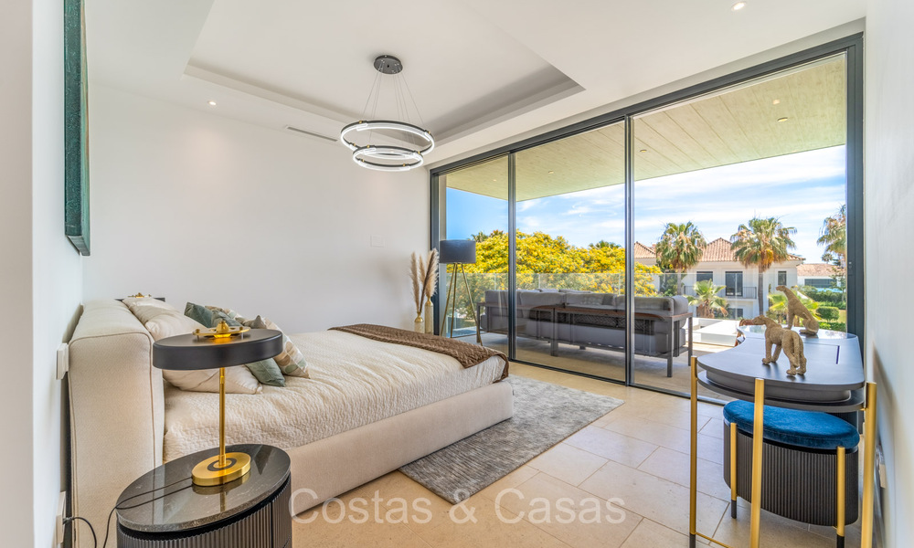 Elegant, modern luxury villa for sale walking distance to the beach on the New Golden Mile between Marbella and Estepona 73942