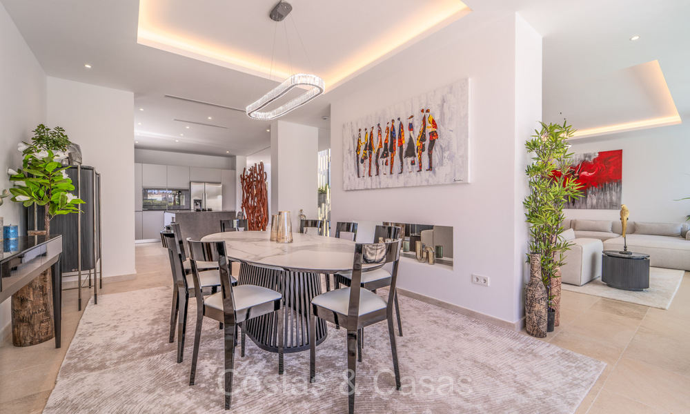 Elegant, modern luxury villa for sale walking distance to the beach on the New Golden Mile between Marbella and Estepona 73946