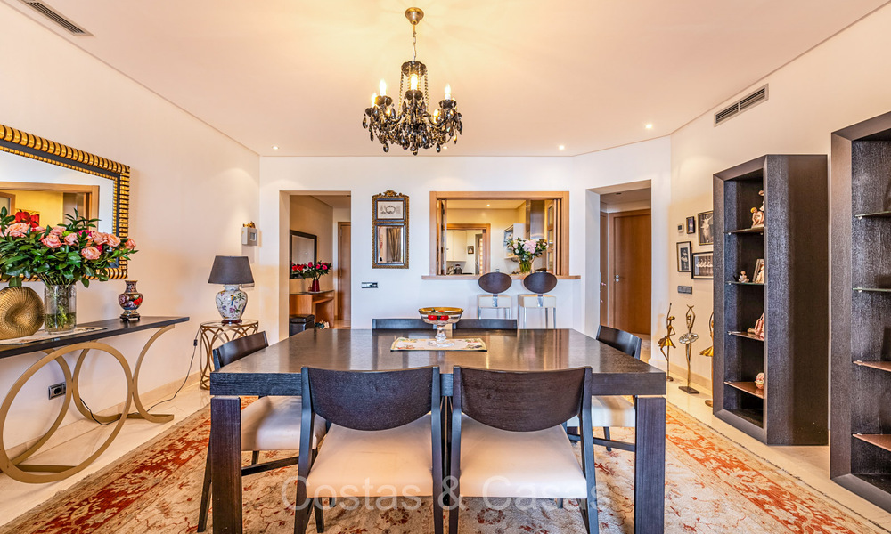 Move-in ready, luxury apartment with sea views for sale in an exclusive complex on Marbella’s Golden Mile 73955