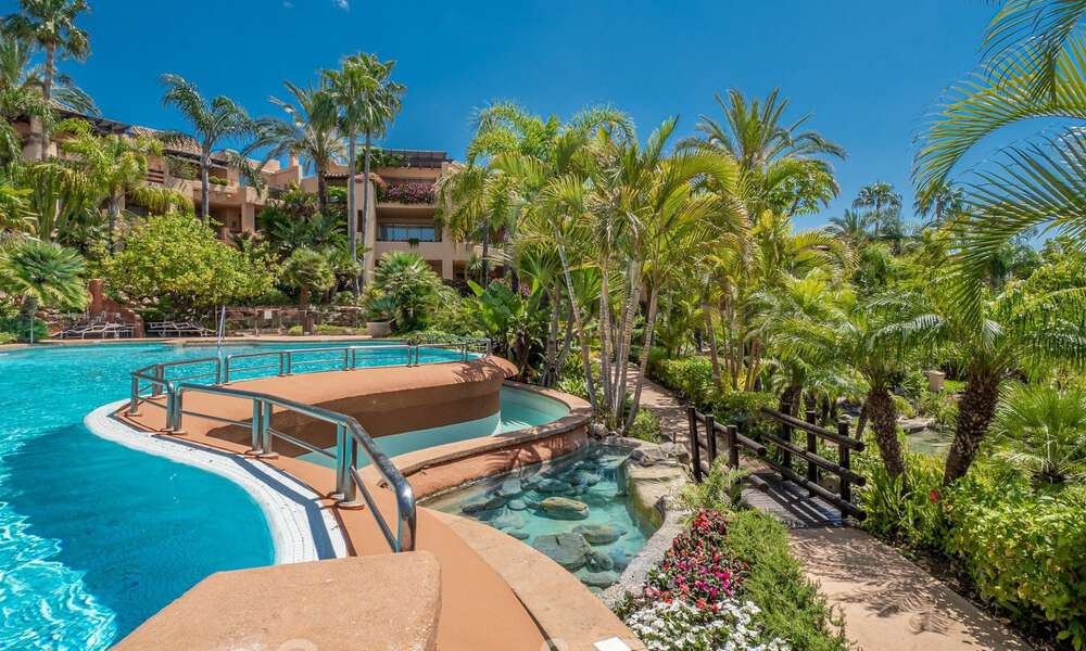 Move-in ready, luxury apartment with sea views for sale in an exclusive complex on Marbella’s Golden Mile 73973