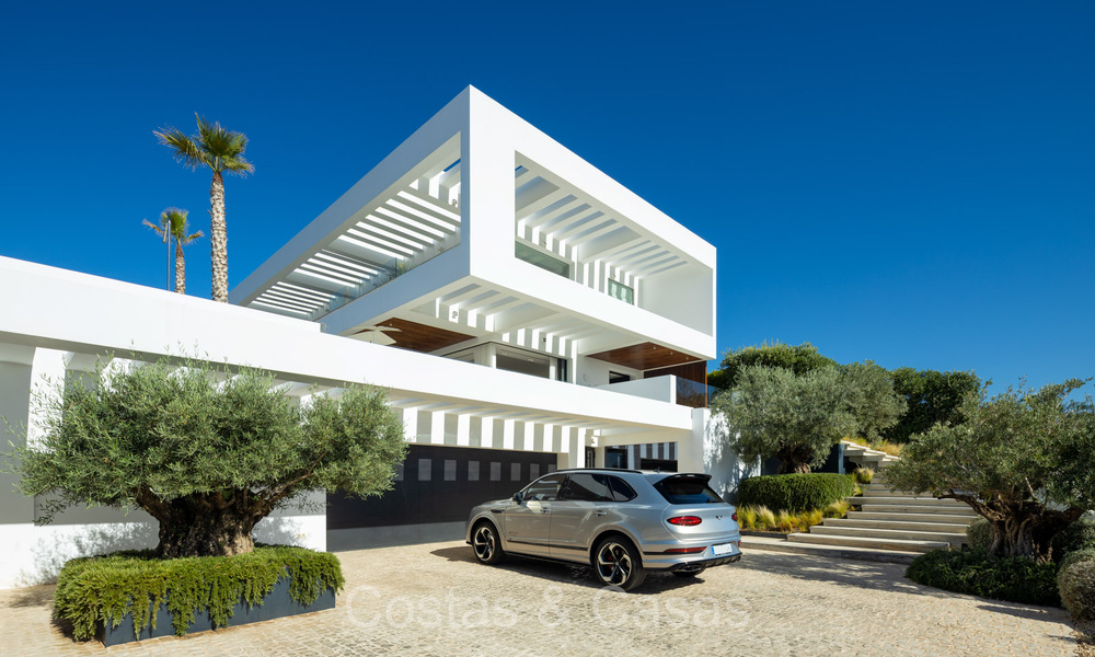 Majestic designer villa with cutting-edge architecture for sale in La Quinta, Benahavis - Marbella 73998