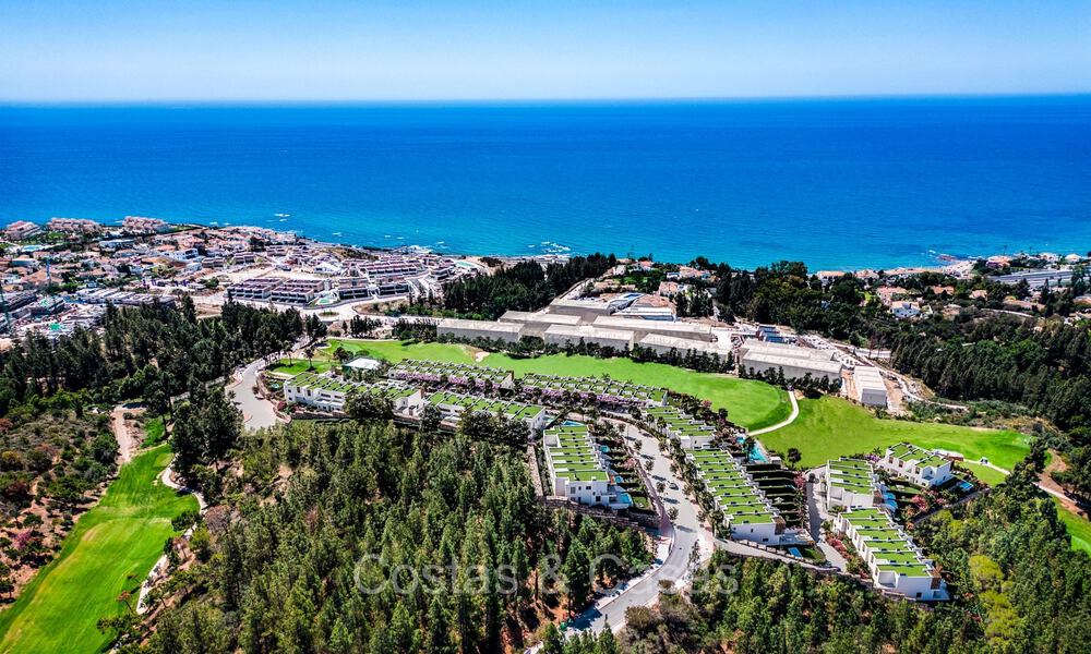 Resale! New build townhouse for sale with golf and sea views, a stone's throw from the Golf Club in Mijas Costa, Costa del Sol 74024