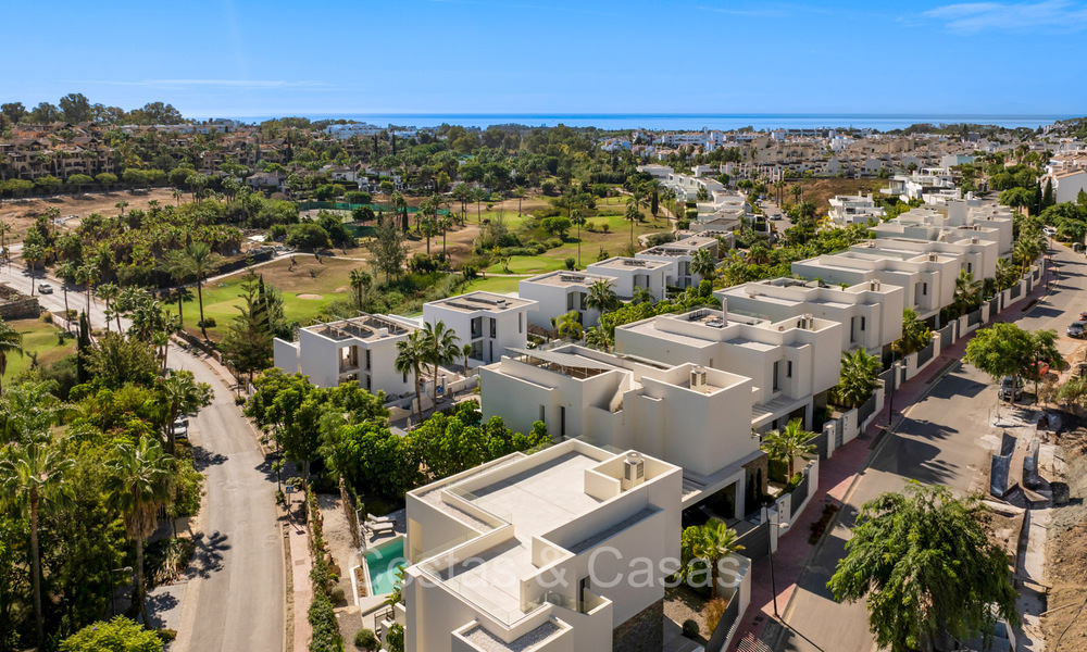 Move-in ready, luxury villa for sale within walking distance of a golf clubhouse on the New Golden Mile, Marbella - Estepona 74030