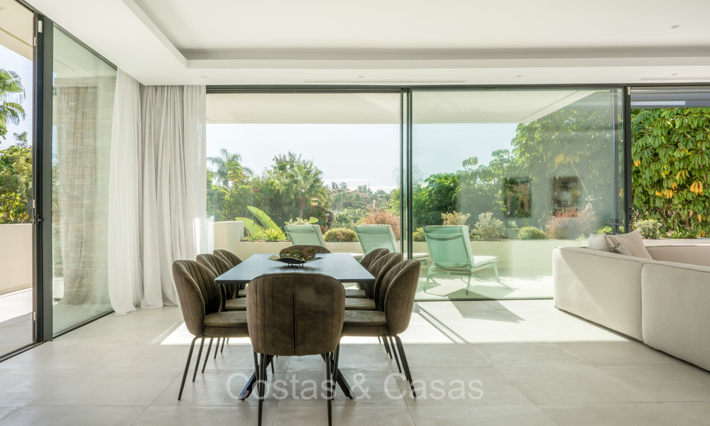 Move-in ready, luxury villa for sale within walking distance of a golf clubhouse on the New Golden Mile, Marbella - Estepona 74035