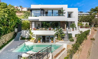 Move-in ready, luxury villa for sale within walking distance of a golf clubhouse on the New Golden Mile, Marbella - Estepona 74067 