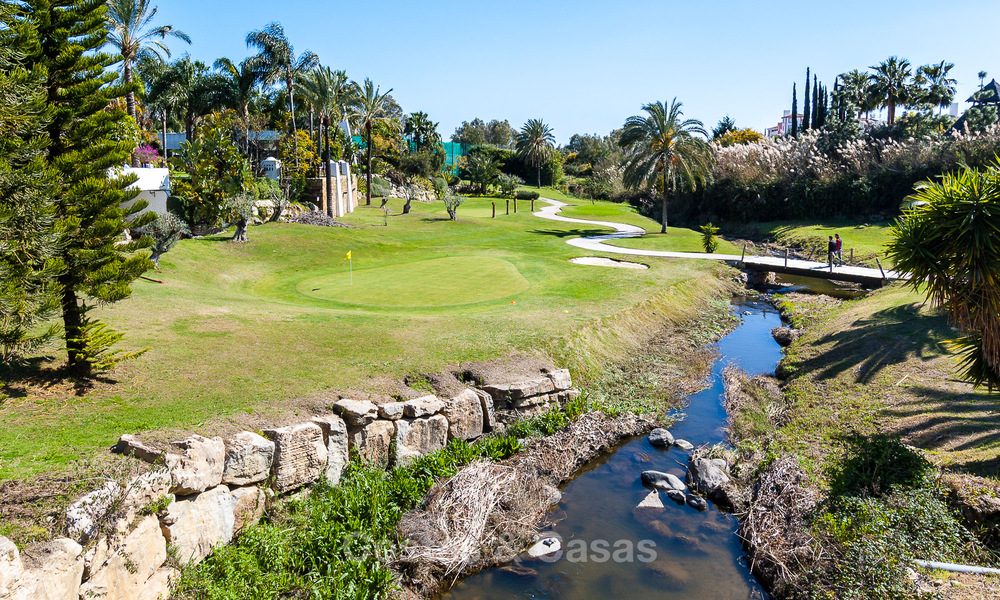 Move-in ready, luxury villa for sale within walking distance of a golf clubhouse on the New Golden Mile, Marbella - Estepona 74068