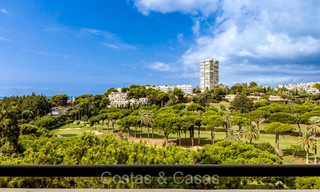 Spacious apartment with spectacular golf and sea views, walking distance to the beach in East Marbella 74091 