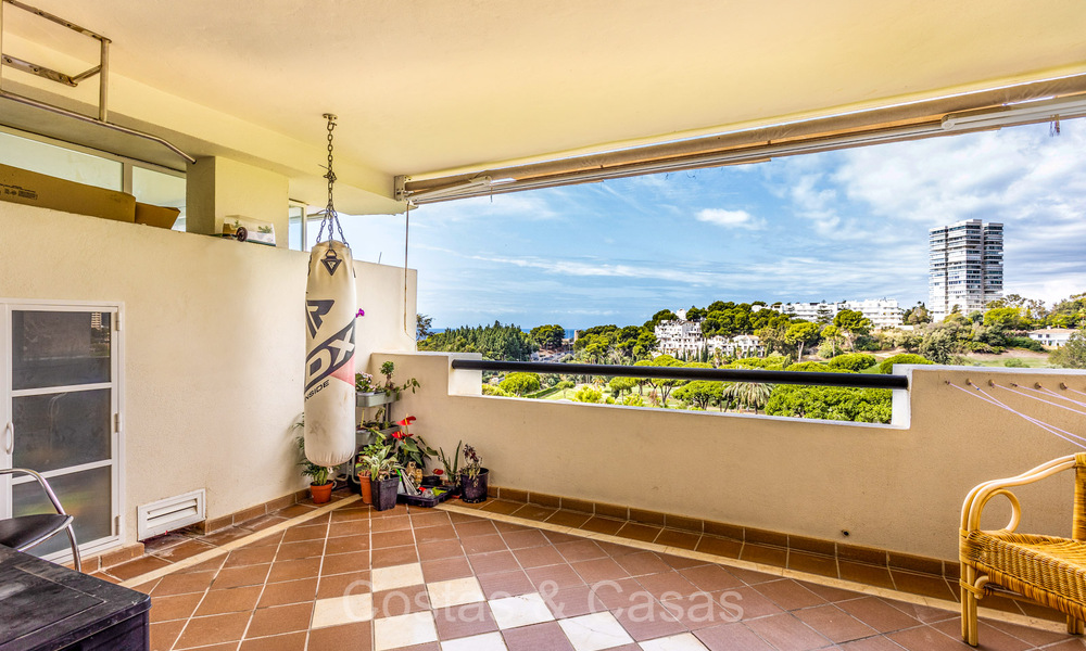 Spacious apartment with spectacular golf and sea views, walking distance to the beach in East Marbella 74097