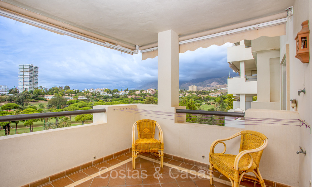 Spacious apartment with spectacular golf and sea views, walking distance to the beach in East Marbella 74104