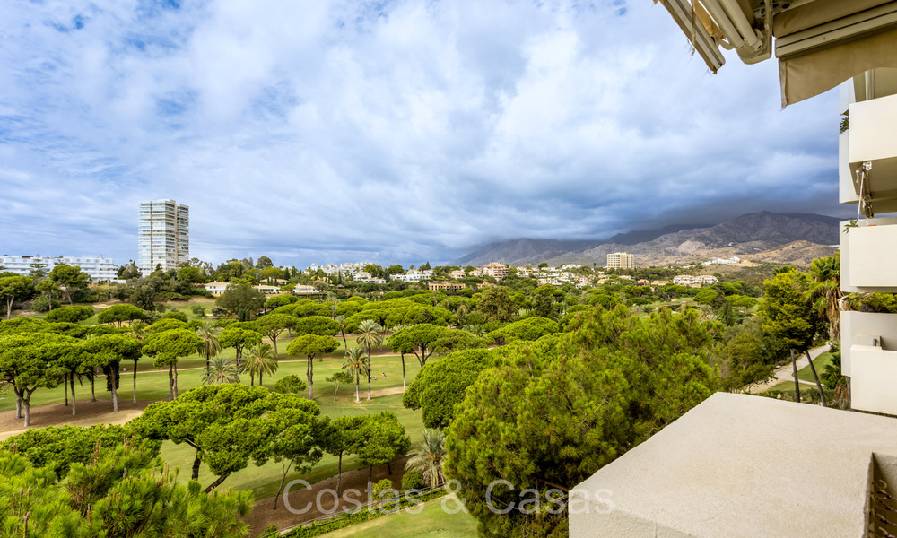 Spacious apartment with spectacular golf and sea views, walking distance to the beach in East Marbella 74105