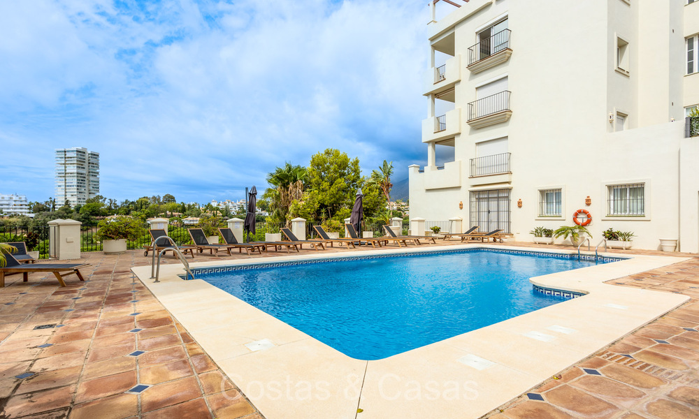 Spacious apartment with spectacular golf and sea views, walking distance to the beach in East Marbella 74106