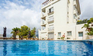 Spacious apartment with spectacular golf and sea views, walking distance to the beach in East Marbella 74107 