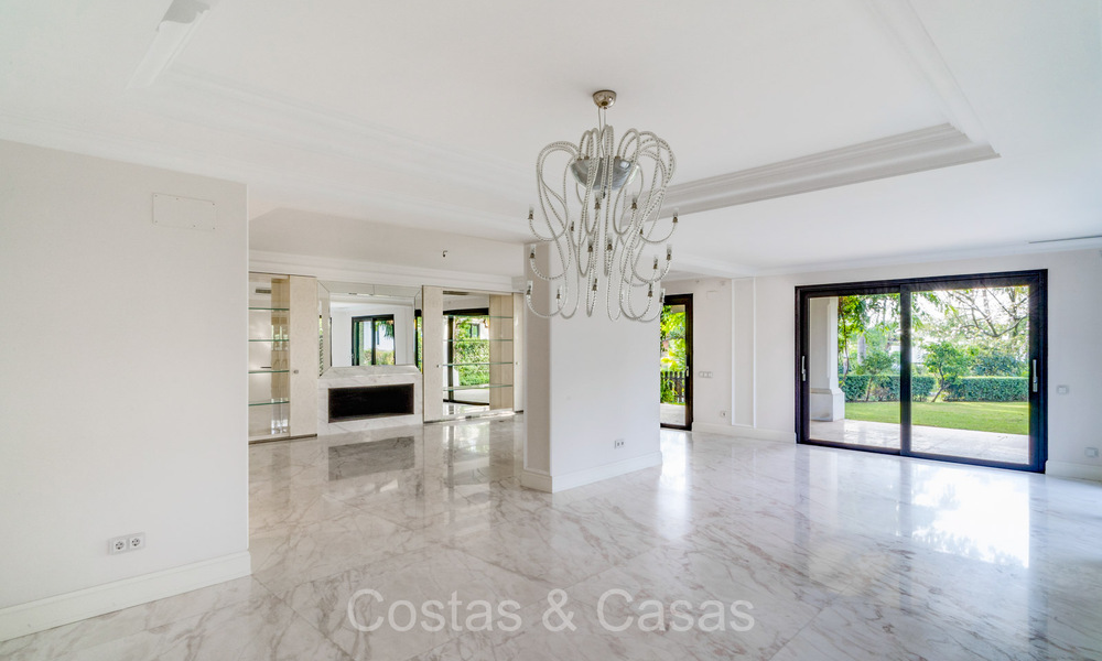 First class Mediterranean villa for sale in an exclusive complex on Marbella’s Golden Mile 74168