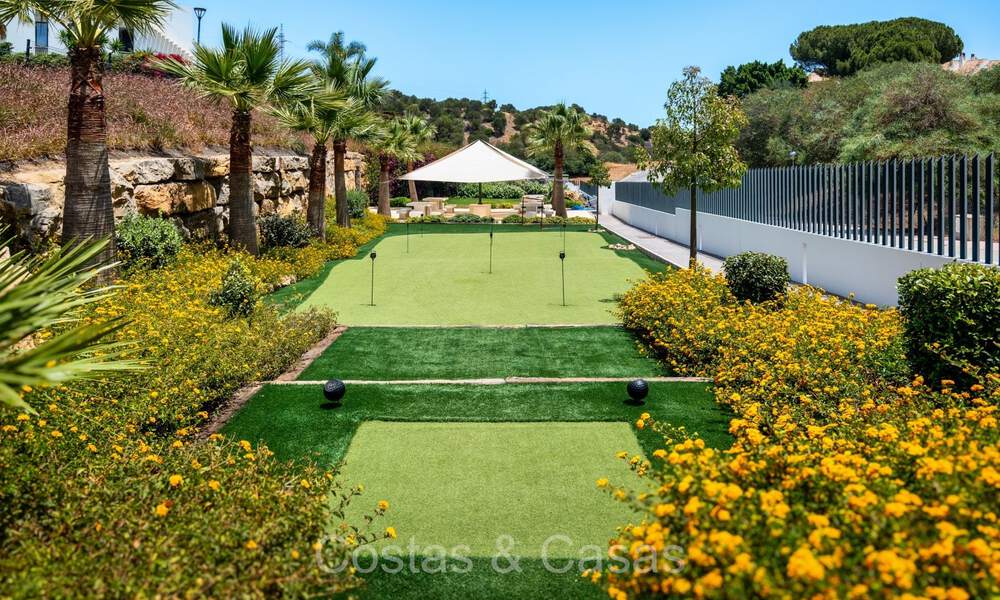 Move-in ready modern semi-detached villa with sea views for sale, on the golf course in East Marbella 74204