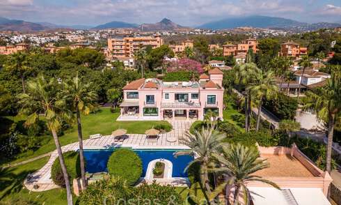 Impressive luxury villa for sale just a stone's throw from the beach on the New Golden Mile between Marbella and Estepona 74235