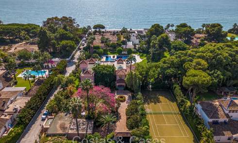 Impressive luxury villa for sale just a stone's throw from the beach on the New Golden Mile between Marbella and Estepona 74236