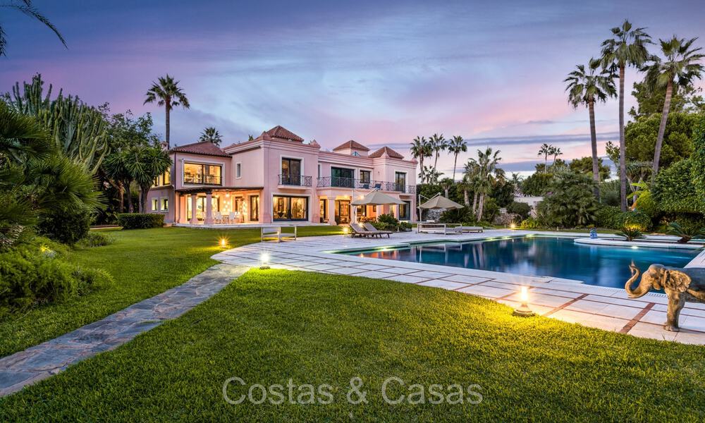 Impressive luxury villa for sale just a stone's throw from the beach on the New Golden Mile between Marbella and Estepona 74239